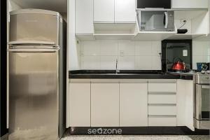 Apto c varanda a 160m da praia de Bombas COL102