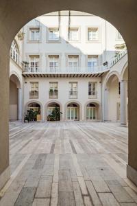 Hybrid Icon Rooms Gallery City Center