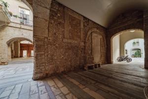 Hybrid Icon Rooms Gallery City Center