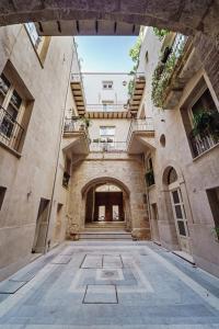 Hybrid Icon Rooms Gallery City Center