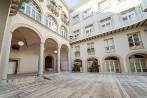 Hybrid Icon Rooms Gallery City Center