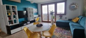 Central SkyView Apartment