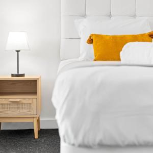 Cozy Two Bed House - Garden - Parking - Smart TV - 2GMS