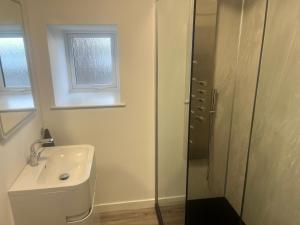 Newly Renovated Luxuary Flat overlooking Wick Bay