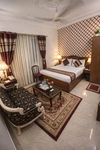 The Super Residency - Near Nizamuddin Markaz & Auliya Dargha