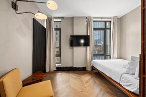 Freeman 401 by Rove Studio w Shared Amenities