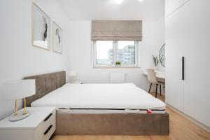 Kopernika Elegant 2BR Apartment with Balcony