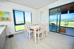 Stylish Modern Escape with Pool 5 Min to Beach