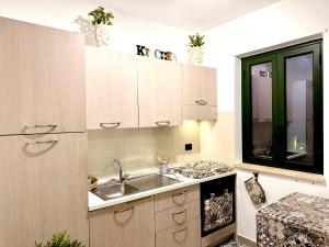 Pine Beach House - Villaggio Turistico con Piscina e Animazione