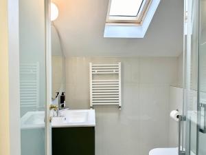 Designer Loft Apartment in Milan, Istria Subway Exit, Convenient Transportation