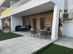 Bright apartment with a large terrace and garden in Finestrat