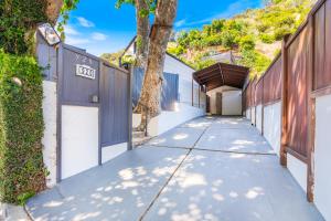 Bel Air Very Private and Comfy Home with Jacuzzi