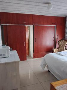 Ikhutseng Guesthouse