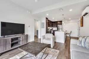 Luxury Austin Stay Near St Davids Pool and Gym