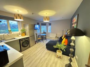 3- Lovely 1 Bed Apartment extra sofa bed-West Midlands