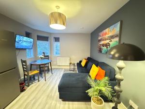 3- Lovely 1 Bed Apartment extra sofa bed-West Midlands