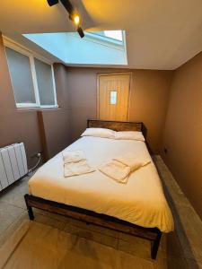 4bedrooms house sleeps14 Garden&Parking Ably Stays