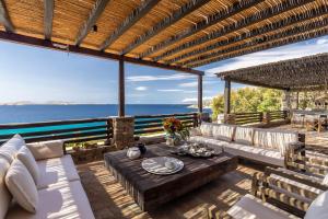 Villa Macaro with Direct Beach Access