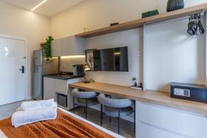 Studio Completo a 100m do Metro Brooklin HM1108