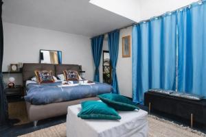 Apartment with Spa in Historic Building, Via Margutta - Internal Courtyard Available to Guests