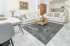 RG325 - Great 2 Bed Apt close to Puerto Banus