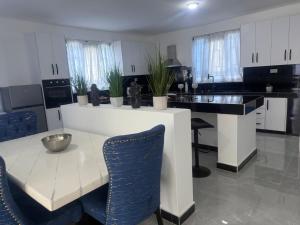 Almarina Nairobi, Kenya