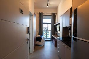 Studio Completo a 100m do Metro Brooklin HM1113