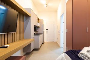 Studio Completo a 100m do Metro Brooklin HM1113