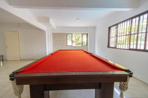 Apto com Piscina e Garagem a 300m da Praia