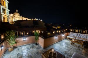 Downtown ChillOut Housing Cathedral Alcázar Views Toledo