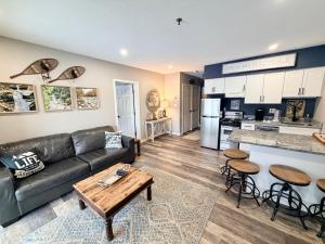 Loon Mountain Retreat with Pool and Hot Tub