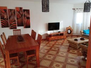 Villa 150m2 wifi fibre piscine BBQ parking