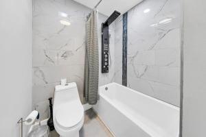 230 Stylish 1 Bedroom Condo 3 pools