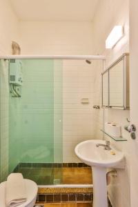 No coração de Ipanema, metrô na porta e praia 400m