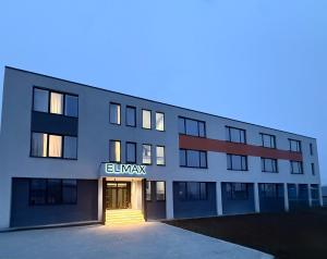 Elmax Aparthotel