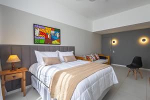 duplex 2 bedrooms one block from the beach