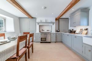 2 Bed in Gastard oc-f30032