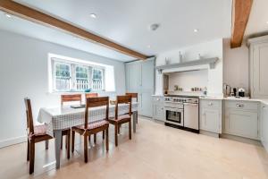 2 Bed in Gastard oc-f30032