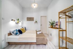 Elegant and Super Central 2BR with 2 Bathrooms