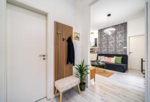 Elegant and Super Central 2BR with 2 Bathrooms