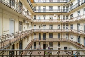 Elegant and Super Central 2BR with 2 Bathrooms