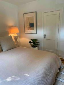 the treehouse with pool & hot tub at The Ponderosa