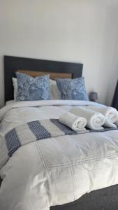 Ocean & Mountain View Escape, 100m Walk to beach - Gordons Bay