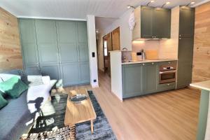 Résidence Plattieres - SUPERBE 2 PIÈCES CABINE ENTIÈREMENT RENOVÉ - VUE DEXCEPTION SUR MONT VALLON, SKIS AUX PIEDS MAE-7517
