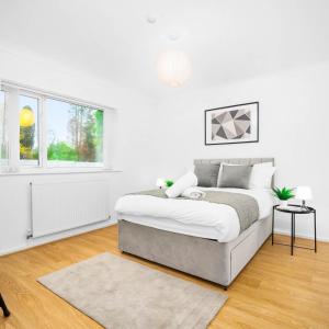 Four Bed House - Garden - Parking - Speed Wi-Fi 75CMR