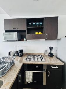 Beachfront Condo, infinitypool, gym, 5m Citywall