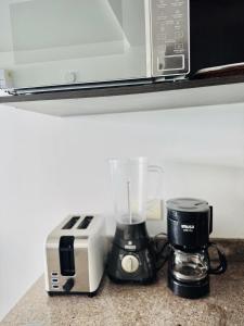 Beachfront Condo, infinitypool, gym, 5m Citywall