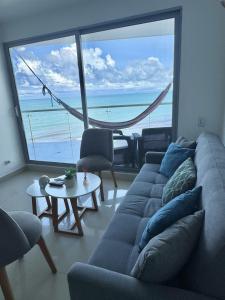 Beachfront Condo, infinitypool, gym, 5m Citywall