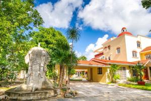 5 Bedroom Luxury Villa with Private Pool and Security - fits 12