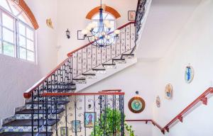 5 Bedroom Luxury Villa with Private Pool and Security - fits 12